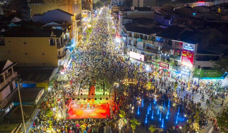 Thừa Thiên Huế: Rực rỡ lễ hội Chào hè Huế - Carnival Sắc màu Thừa Thiên Huế: Rực rỡ lễ hội Chào hè Huế Carnival Sắc màu
