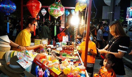 Khám phá lễ hội Carnival Sắc màu du lịch tại Thừa Thiên Huế