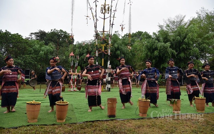 Tinh thần đoàn kết trong Lễ hội cầu an dân tộc Ba Na