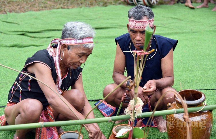 Tinh thần đoàn kết trong Lễ hội cầu an dân tộc Ba Na