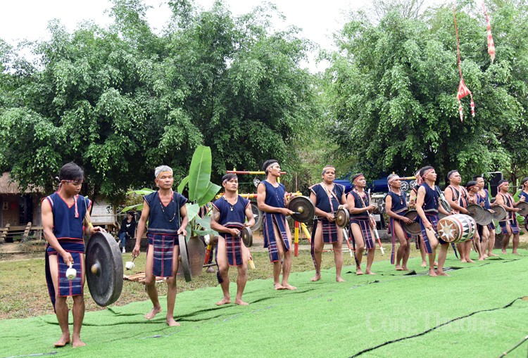 Tinh thần đoàn kết trong Lễ hội cầu an dân tộc Ba Na