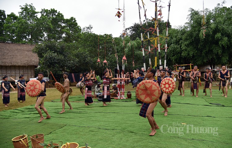 Tinh thần đoàn kết trong Lễ hội cầu an dân tộc Ba Na