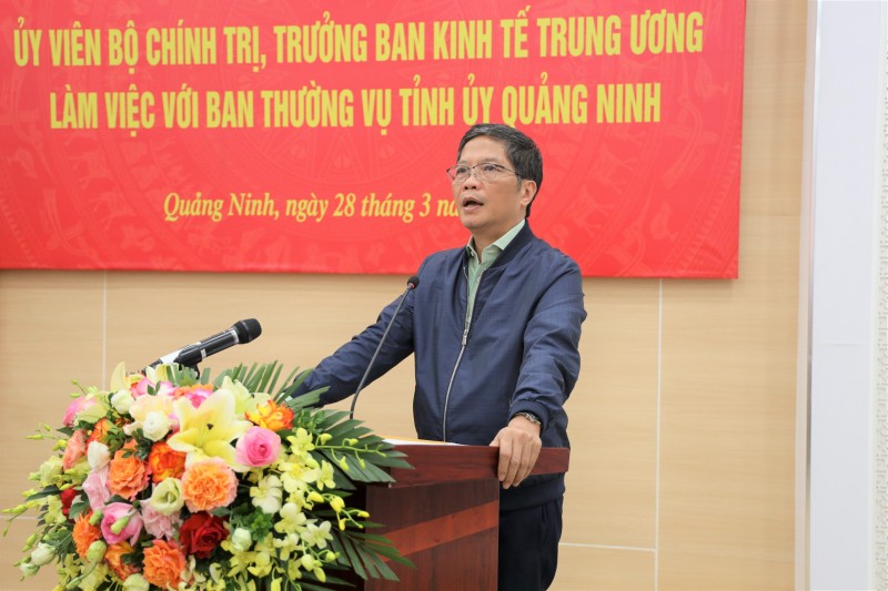 Ông Trần Tuấn Anh, Ủy viên Bộ Chính trị, Trưởng Ban Kinh tế Trung ương, Trưởng Ban Chỉ đạo sơ kết Chỉ thị 13-CT/TW biểu dương những kết quả tích cực mà Đảng bộ, chính quyền và Nhân dân Tỉnh Quảng Ninh đã đạt đượ