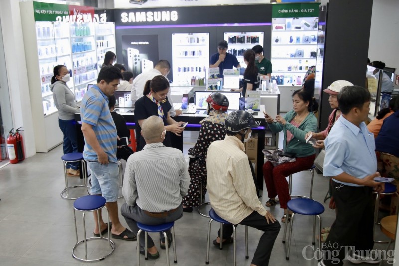 Người dân Đà Nẵng đổ xô đi đăng ký thông tin thuê bao Người dân Đà Nẵng đổ xô đi đăng ký thông tin thuê bao
