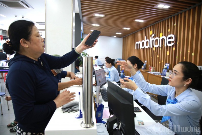 Người dân Đà Nẵng đổ xô đi đăng ký thông tin thuê bao Người dân Đà Nẵng đổ xô đi đăng ký thông tin thuê bao