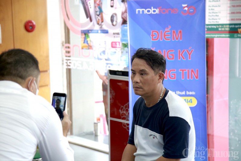 Người dân Đà Nẵng đổ xô đi đăng ký thông tin thuê bao Người dân Đà Nẵng đổ xô đi đăng ký thông tin thuê bao
