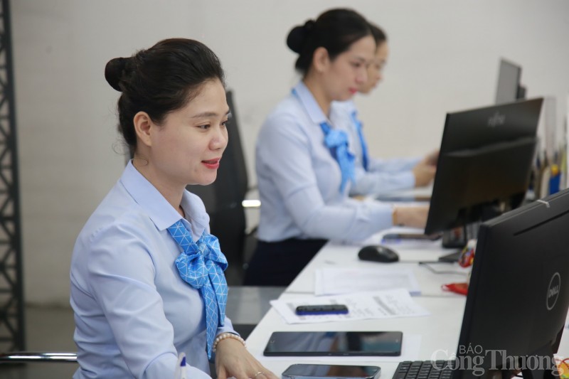 Người dân Đà Nẵng đổ xô đi đăng ký thông tin thuê bao Người dân Đà Nẵng đổ xô đi đăng ký thông tin thuê bao