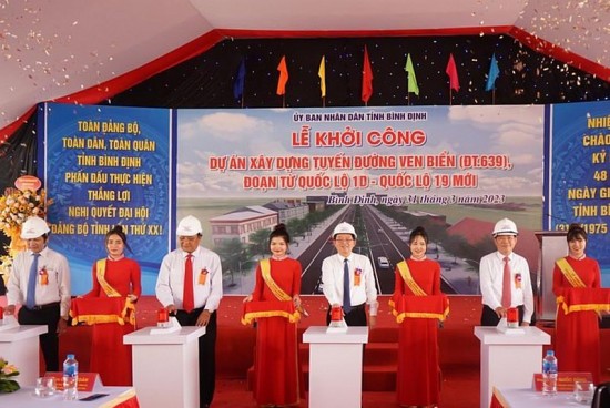 binh dinh khoi cong xay dung tuyen duong ven bien gan 1500 ty dong