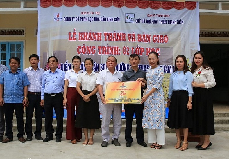 Bàn giao công trình 2 lớp học trường Tiểu học và Trung học Cơ sở Sơn Nham II do BSR tài trợ