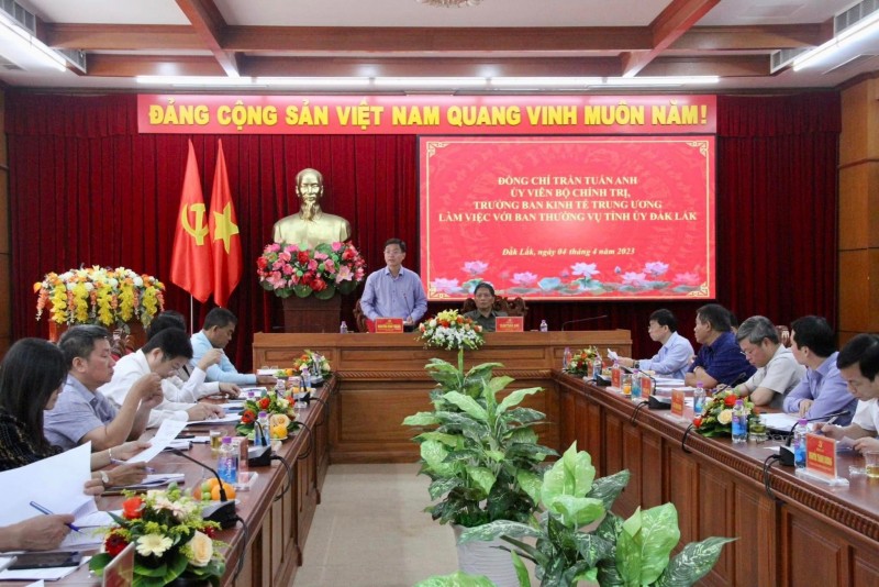 Quang cảnh buổi làm việc.