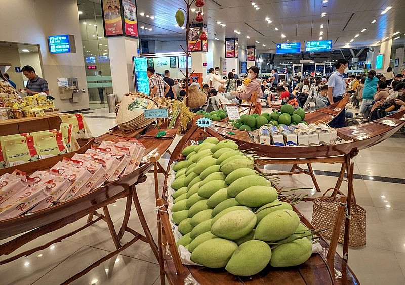 Xoài Cao Lãnh (tỉnh Đồng Tháp) được bày bán tại Cảng hàng không quốc tế Cần Thơ.