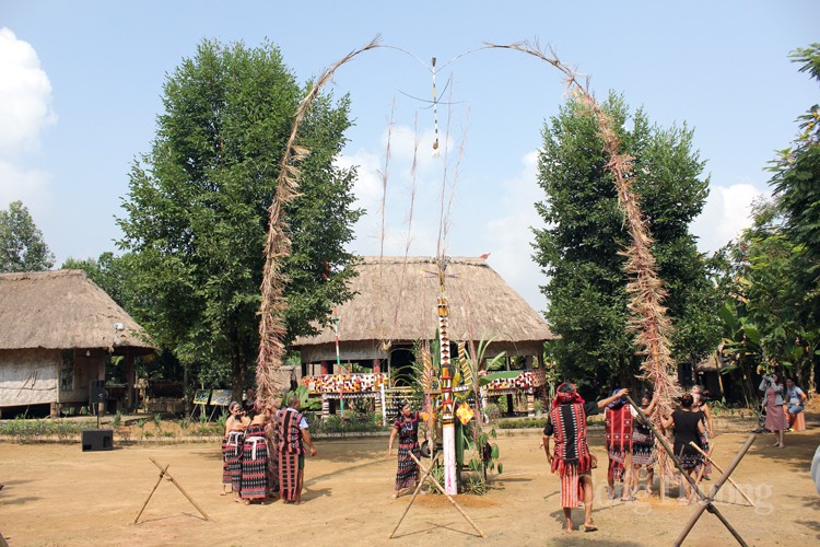 Cây nêu trong văn hóa của đồng bào Tây Nguyên