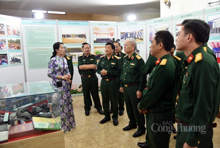 Khai mạc Triển lãm chuyên đề “Mệnh lệnh từ trái tim”