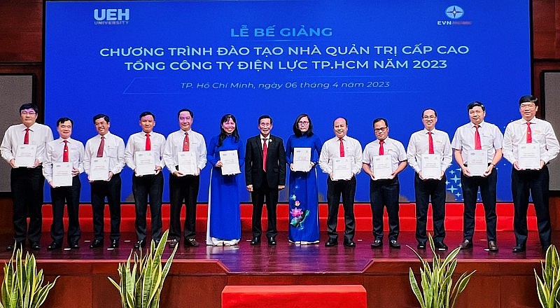 EVNHCMC ký kết thỏa thuận hợp tác các chương trình đào tạo với Đại học kinh tế TP. Hồ Chí Minh