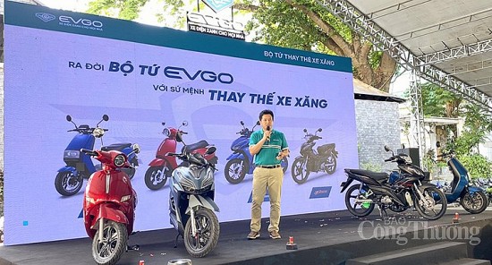 nong thi truong xe may dien