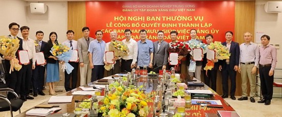 Đảng ủy Tập đoàn Xăng dầu Việt Nam công bố Quyết định thành lập các Ban tham mưu, giúp việc