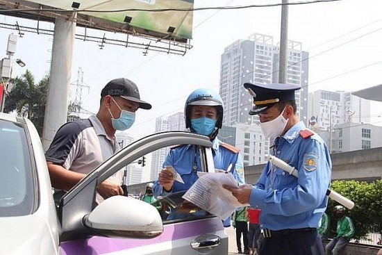 Thu hồi phù hiệu, biển hiệu trên 800 phương tiện vi phạm tốc độ