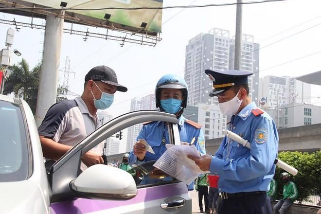 Thu hồi phù hiệu, biển hiệu trên 800 phương tiện vi phạm tốc độ