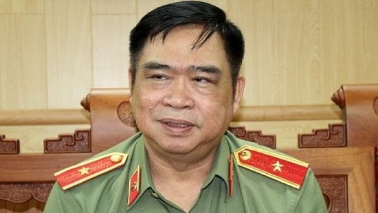 cong bo quyet dinh khai tru ra khoi dang doi voi ong do huu ca tai noi cu tru