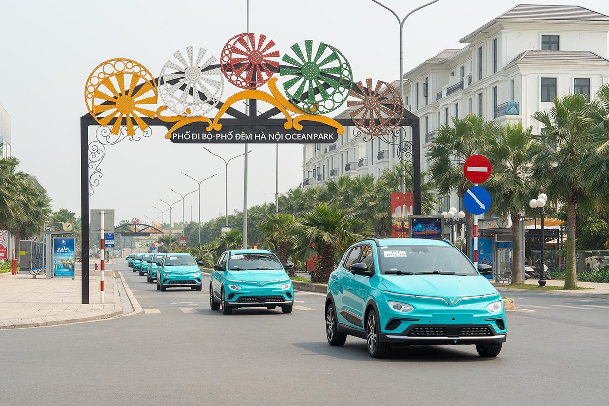 Taxi xanh SM chính thức hoạt động, giá mở cửa cho 1 km đầu tiên là 20.000 đồng