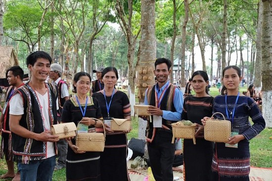 sac mau da dang doc dao tu van hoa truyen thong tinh gia lai