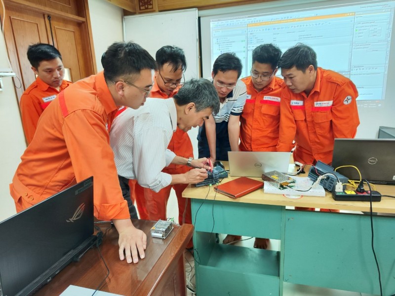 GV Đào Đức Thịnh – Hướng dẫn kiến thức nâng cao và thực hành tại lớp học GV Đào Đức Thịnh – Hướng dẫn kiến thức nâng cao và thực hành tại lớp học