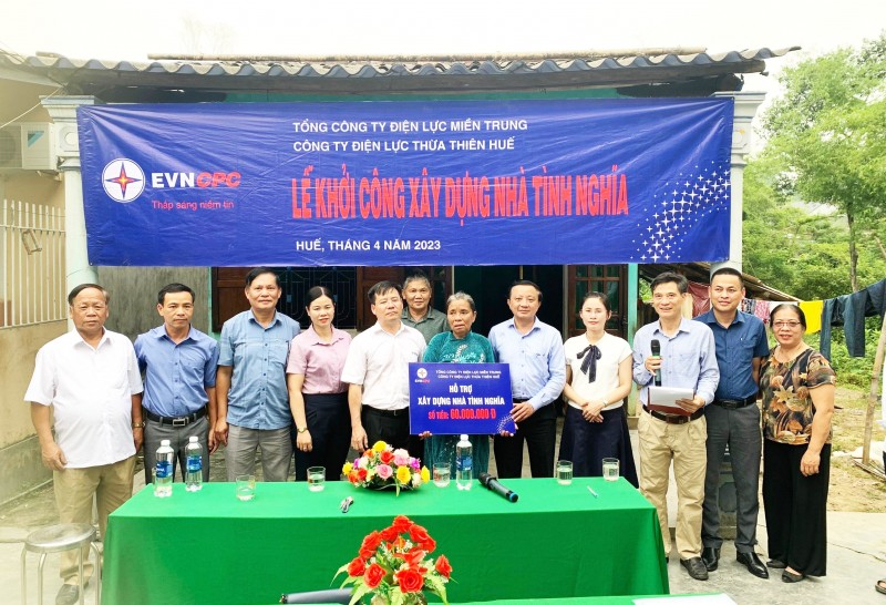 Ngành điện miền Trung: Hỗ trợ xây dựng 5 nhà tình nghĩa tại Thừa Thiên Huế