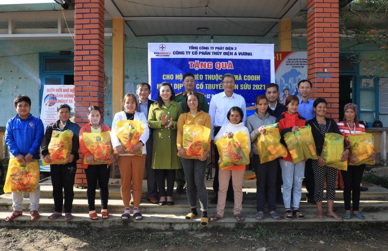 Công ty Cổ phần Thủy điện A Vương chăm lo Tết cho các hộ dân đồng bào Cơ Tu vùng dự án Thuỷ điện A Vương