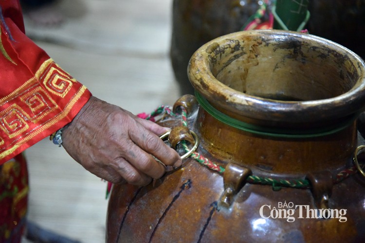 Lễ cúng ché, coi ché như một thành viên trong gia đình