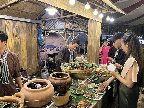 f b nu trang hang xa xi van hut nguoi mua bat chap kinh te suy giam