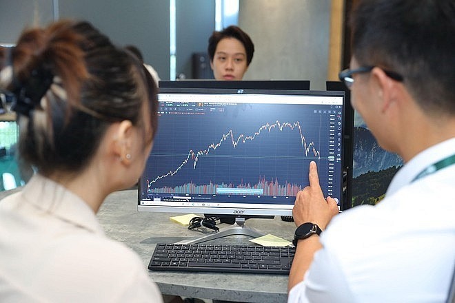 Chứng khoán: Nhà đầu tư thận trọng khiến dòng tiền suy yếu