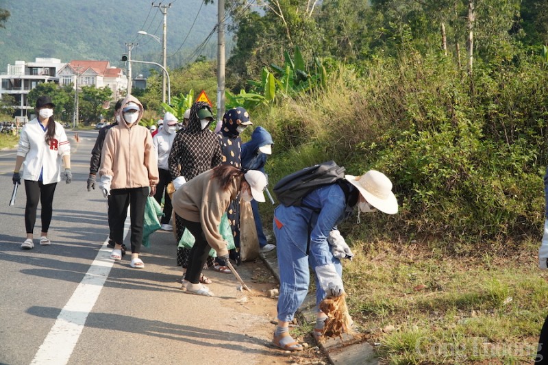 Đà Nẵng: Gần 700 người dọn rác, làm sạch môi trường “Vì một Sơn Trà xanh”