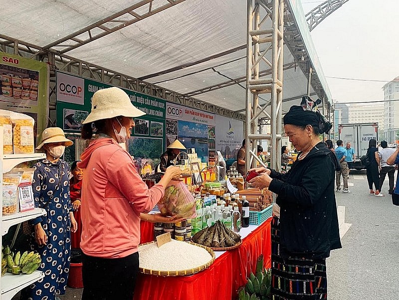 Thanh Hóa: Trưng bày 36 gian hàng OCOP phục vụ du khách về với biển Sầm Sơn