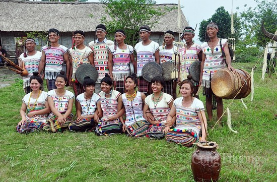 Nét tươi sáng trong trang phục truyền thống dân tộc Mạ