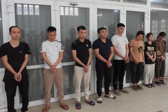 bat 8 doi tuong gia danh nhan vien tai chinh lua dao chiem doat tai san hon 10 ty dong