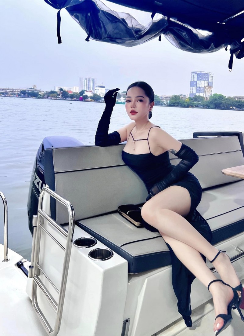 Bất ngờ khi Thông Soái Ca sánh bước bên hotgirl Bạch Dương