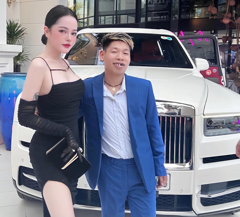 Bất ngờ khi Thông Soái Ca sánh bước bên hotgirl Bạch Dương