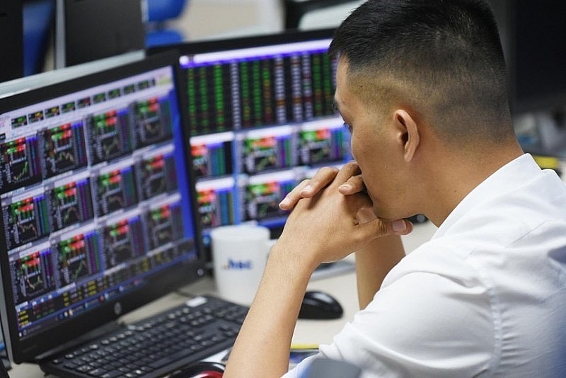 Nhà đầu tư cần thận trọng quan sát xu hướng của thị trường.