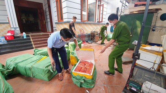 Hà Nội: Phát hiện gần 1 tấn trứng non bốc mùi, không rõ nguồn gốc