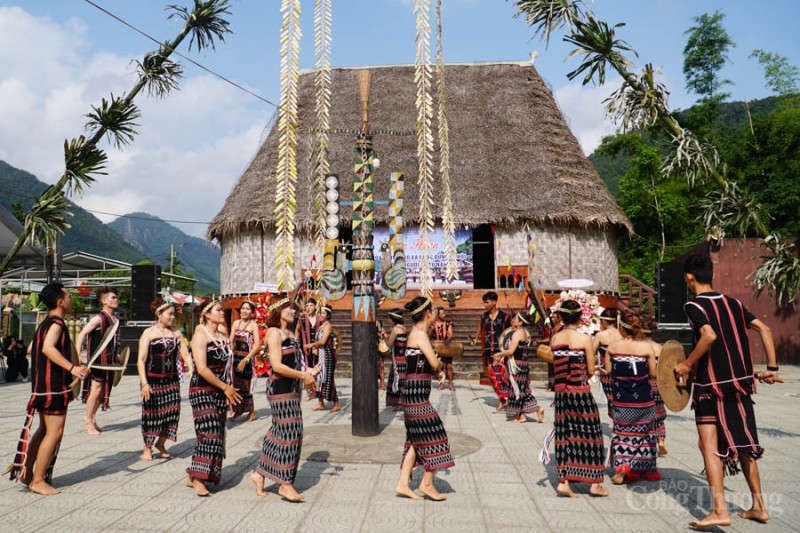Múa Tung tung Da dá - Nét đẹp văn hóa đặc sắc của dân tộc Cơ tu Múa Tung tung Da dá - Nét đẹp văn hóa đặc sắc của dân tộc Cơ tu