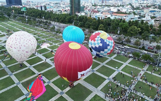 mien trung loat hoat dong hap dan phuc vu du khach dip le 304 15