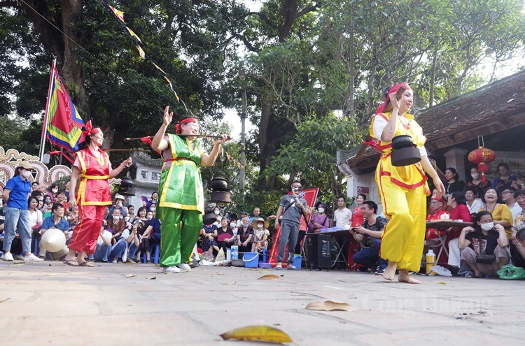 Hà Nội: Độc đáo trò chơi thổi cơm thi tại lễ hội chùa Láng