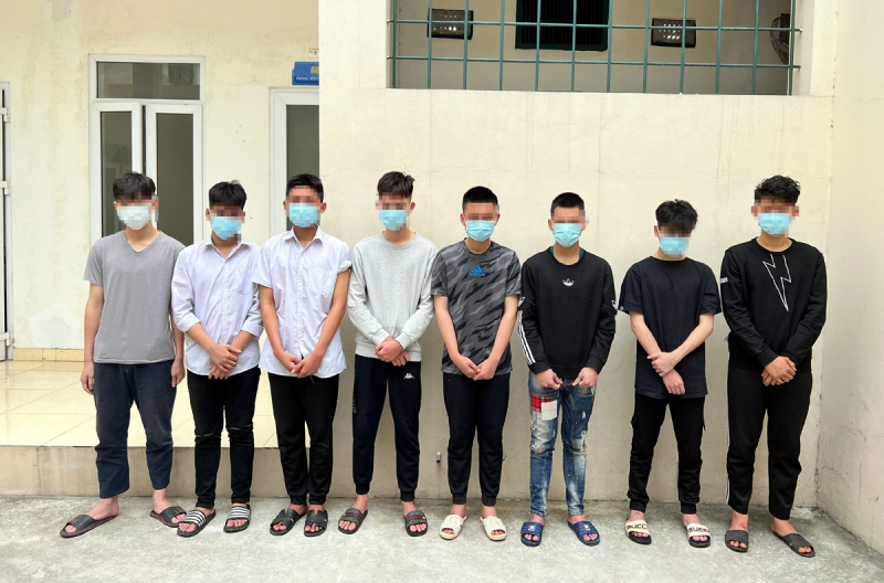 Tạm giữ hình sự 8 đối tượng mang tuýp sắt, bom xăng đi giải quyết mâu thuẫn