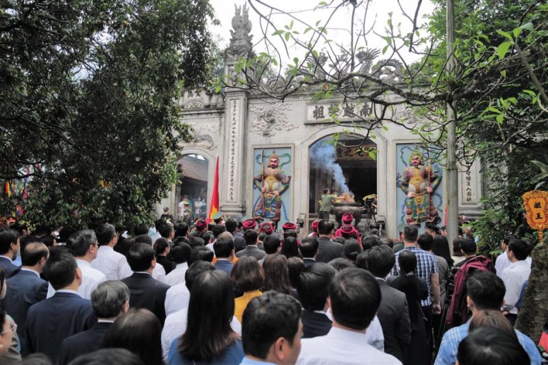 Thành kính Lễ dâng hương tưởng nhớ các Vua Hùng