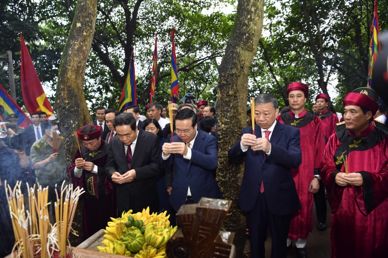 Thành kính Lễ dâng hương tưởng nhớ các Vua Hùng