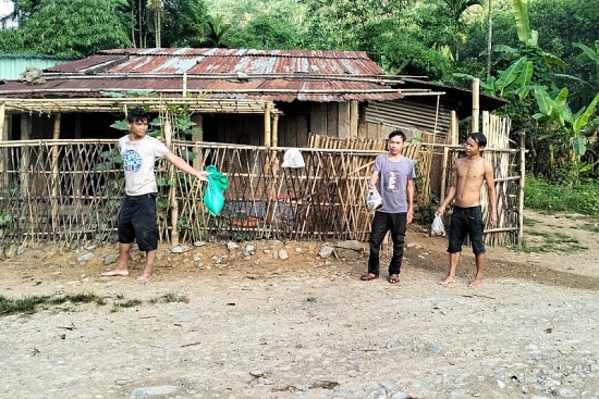 quang nam lien tiep phat hien ca chet hang loat tren song co quan chuc nang vao cuoc
