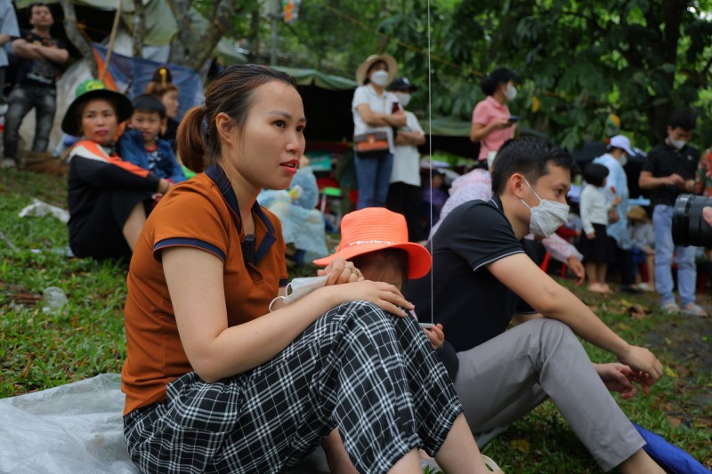 Đông đảo du khách thập phương về dâng hương tưởng niệm các vua Hùng ngày chính hội Đông đảo du khách thập phương về dâng hương tưởng niệm các vua Hùng ngày chính hội