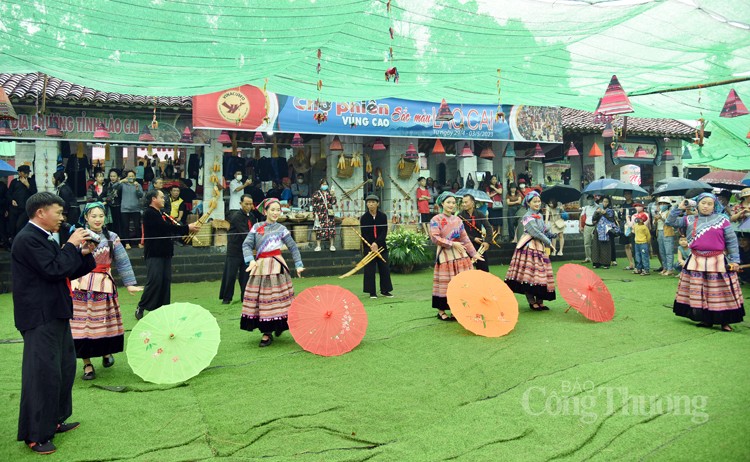 Tái hiện chợ phiên vùng cao tại Làng Văn hóa