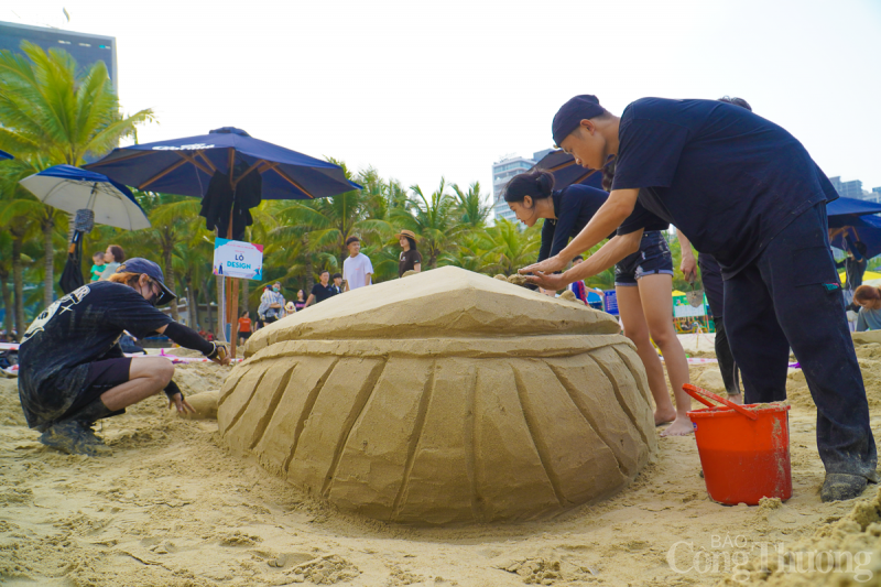 Thú vị cuộc thi đắp tượng cát nghệ thuật bên bờ biển Đà Nẵng Độc đáo cuộc thi đắp tượng cát nghệ thuật bên bờ biển Đà Nẵng