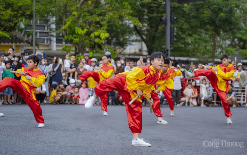 Thừa Thiên Huế: Sôi động lễ hội quảng diễn tại Festival nghề truyền thống Huế